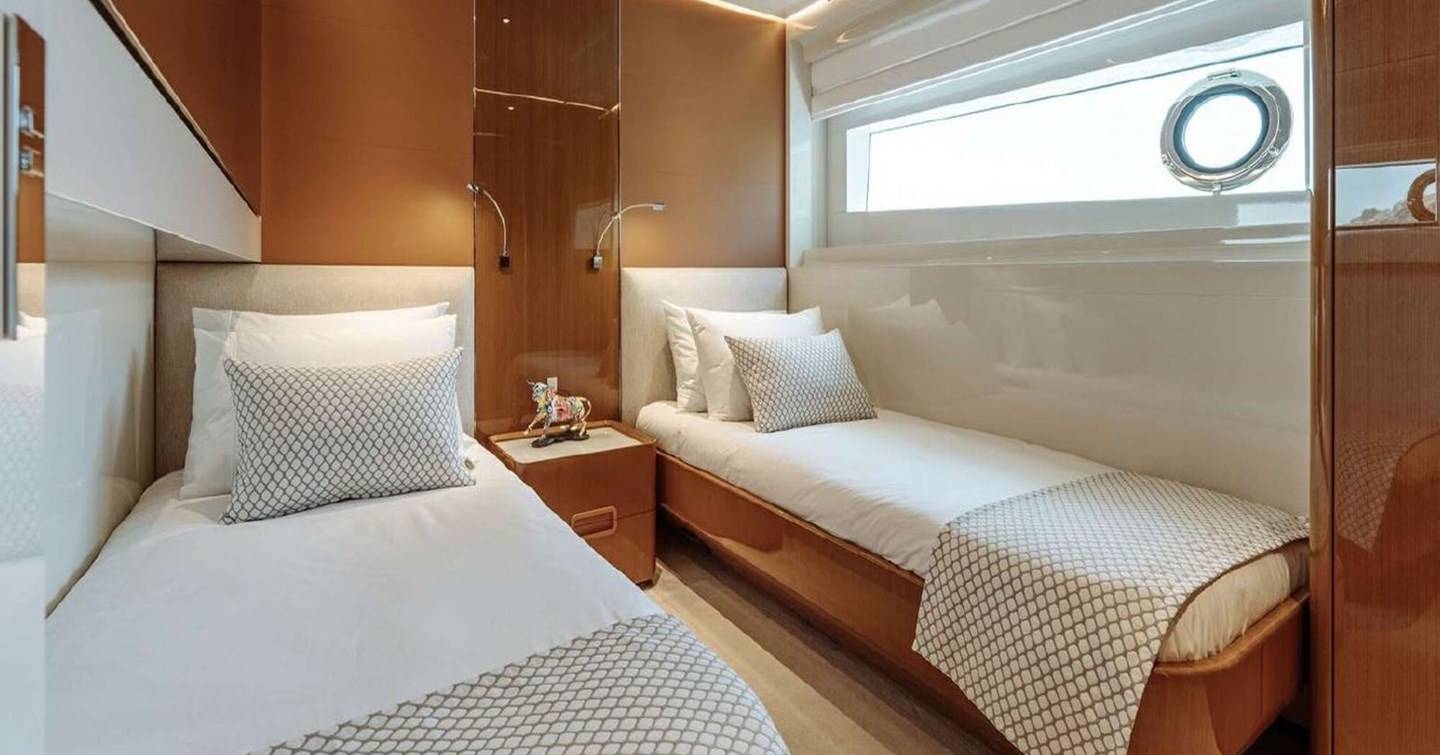 Superyacht Erolia twin cabin