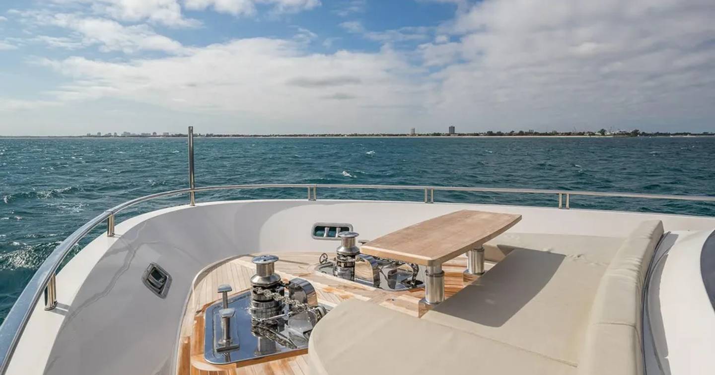 Motor yacht Xwave's foredeck seating