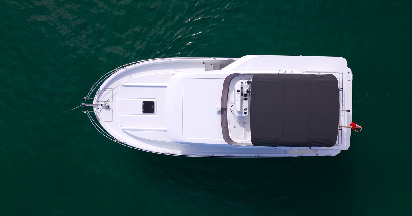 Overhead view of the Beneteau Swift Trawler 37 Fly showing asymmetric side decks and flybridge layout