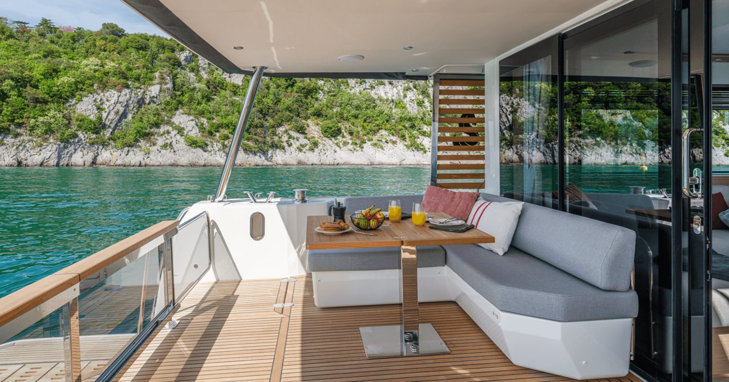 Beneteau Grand Trawler decks