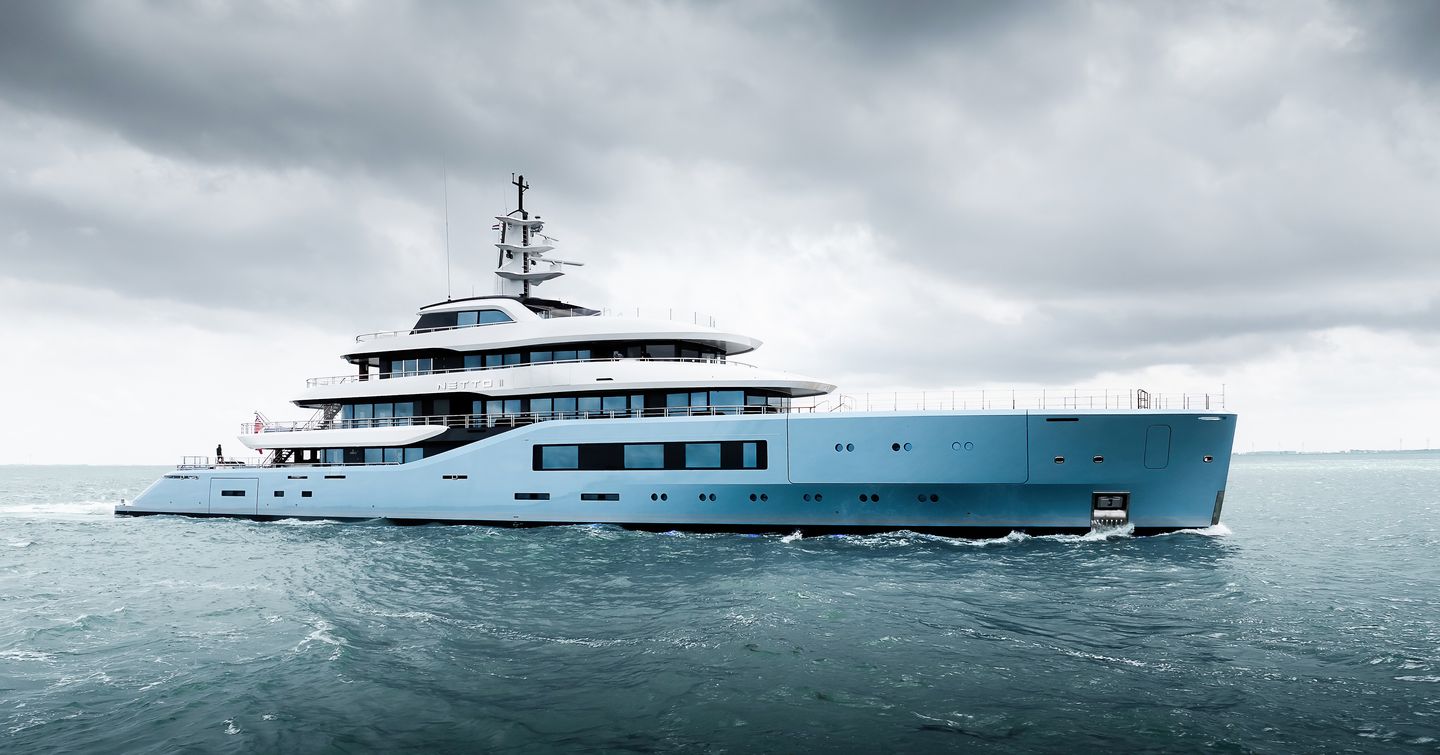Superyacht Netto II under way 