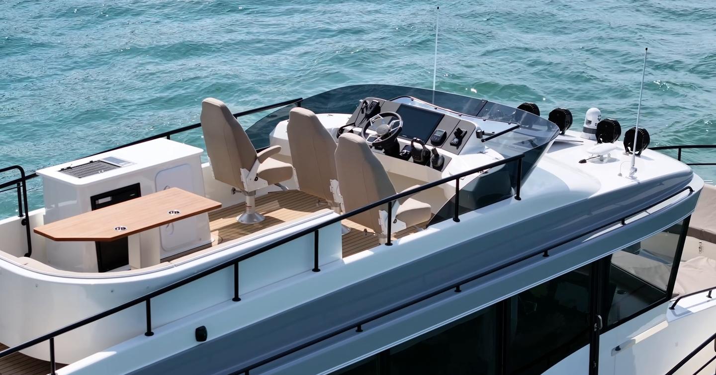 Nord Star 49+ flybridge with upper helm and seating
