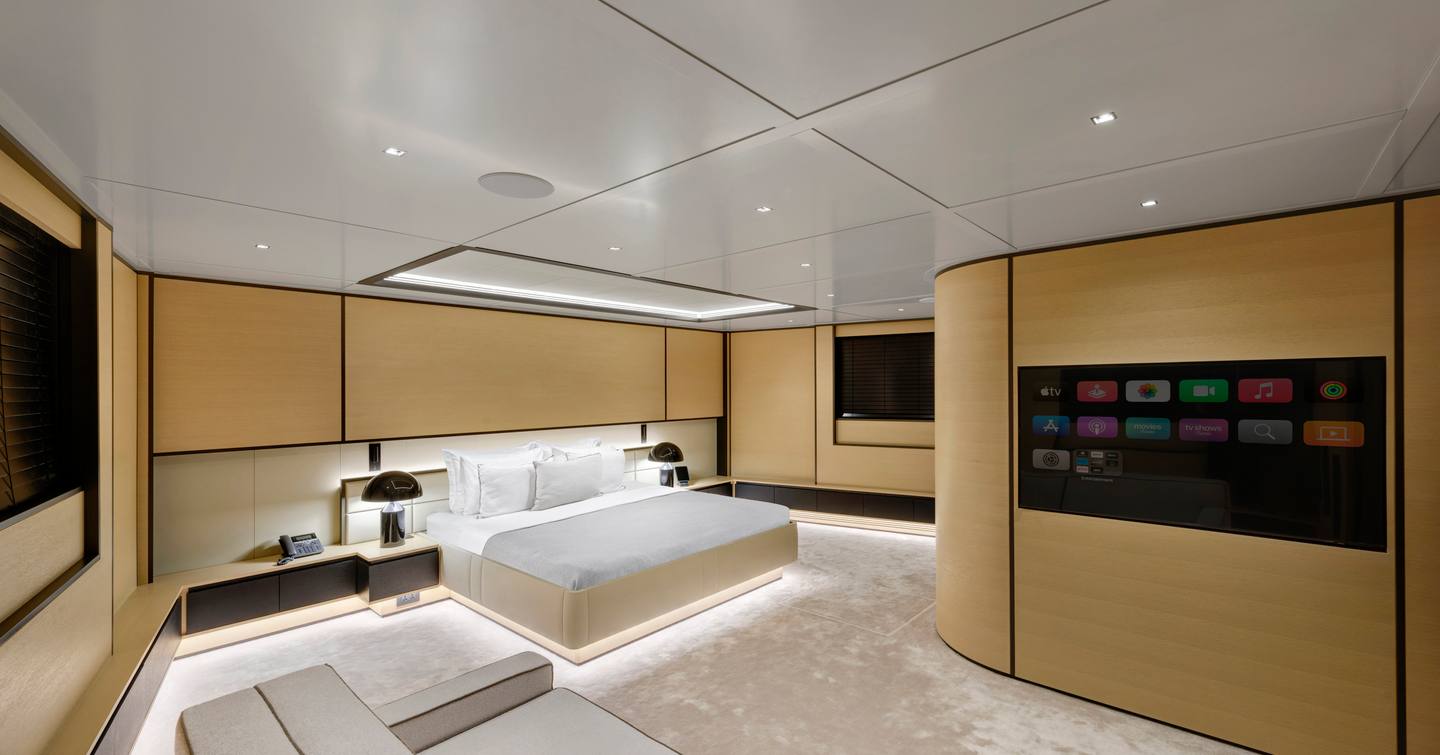 Superyacht Limerence main bedroom