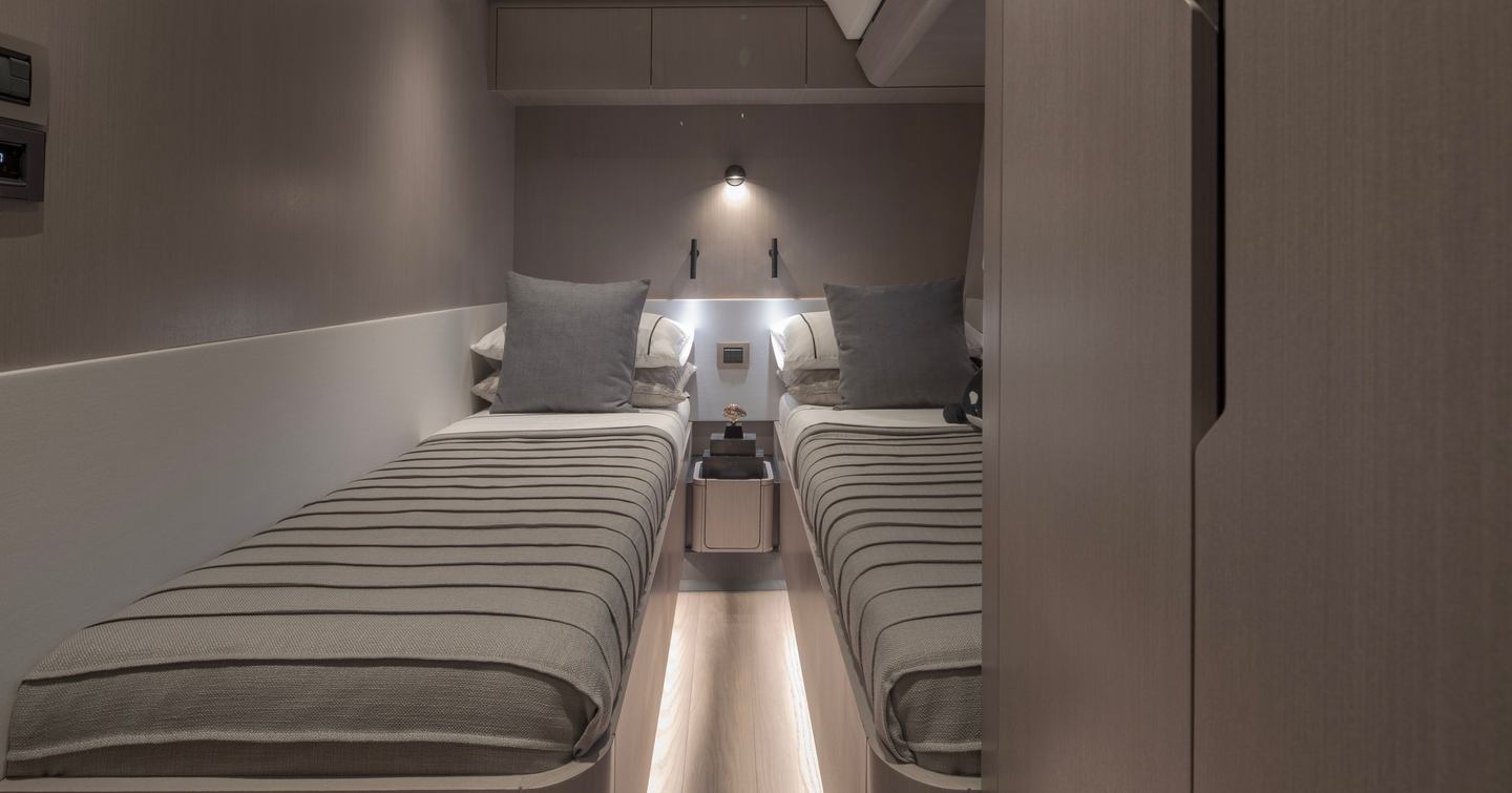 Sirena 60 motor yacht twin cabin 