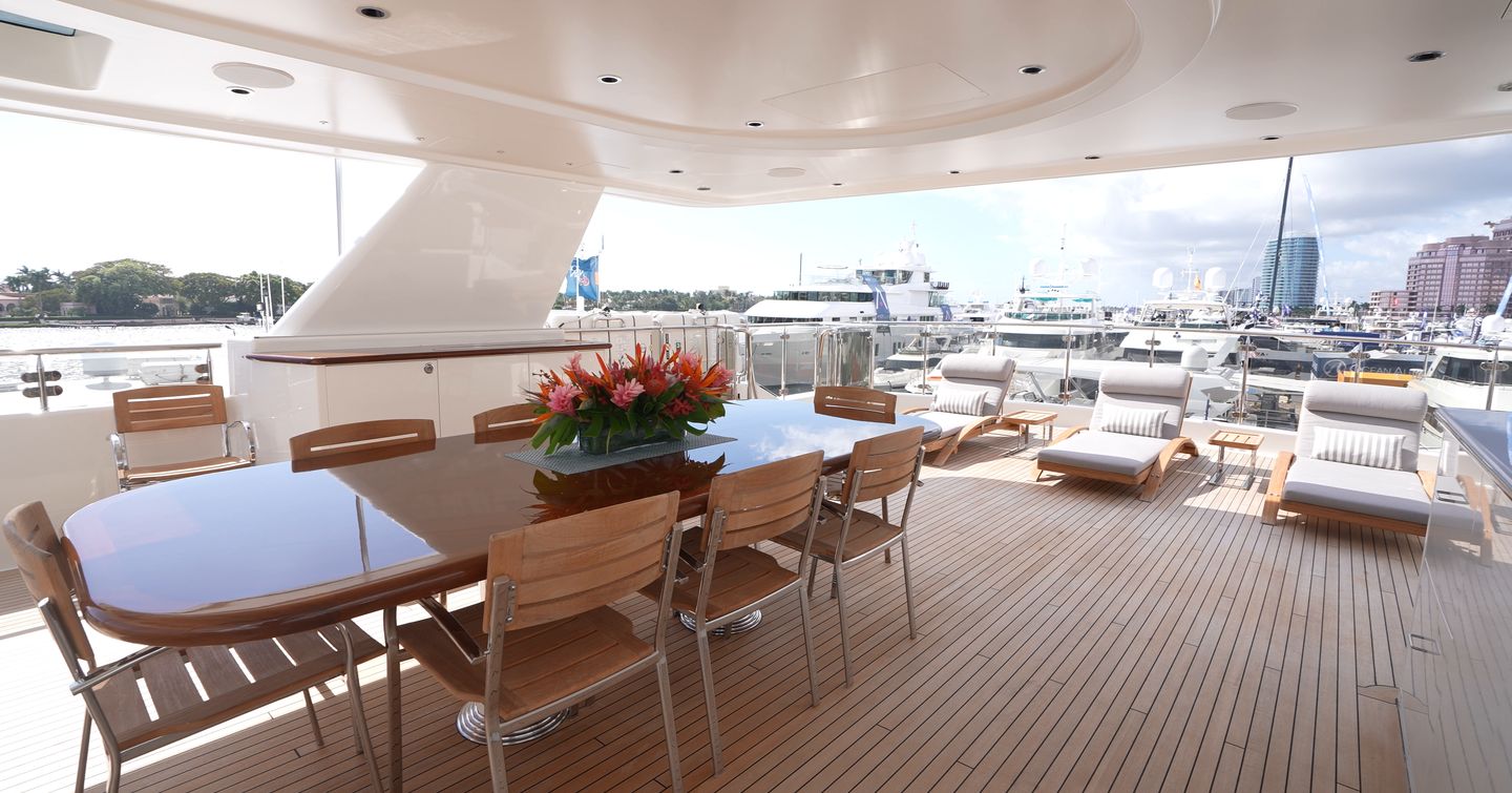 Westport-W130-Review-sundeck-dining