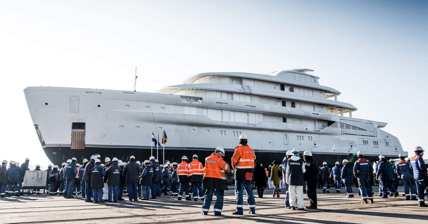 motor yacht Energy launch construction team