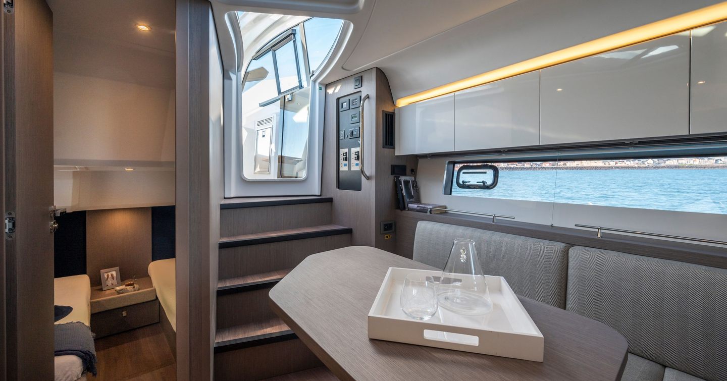 Beneteau-Gran-Turismo-41-saloon