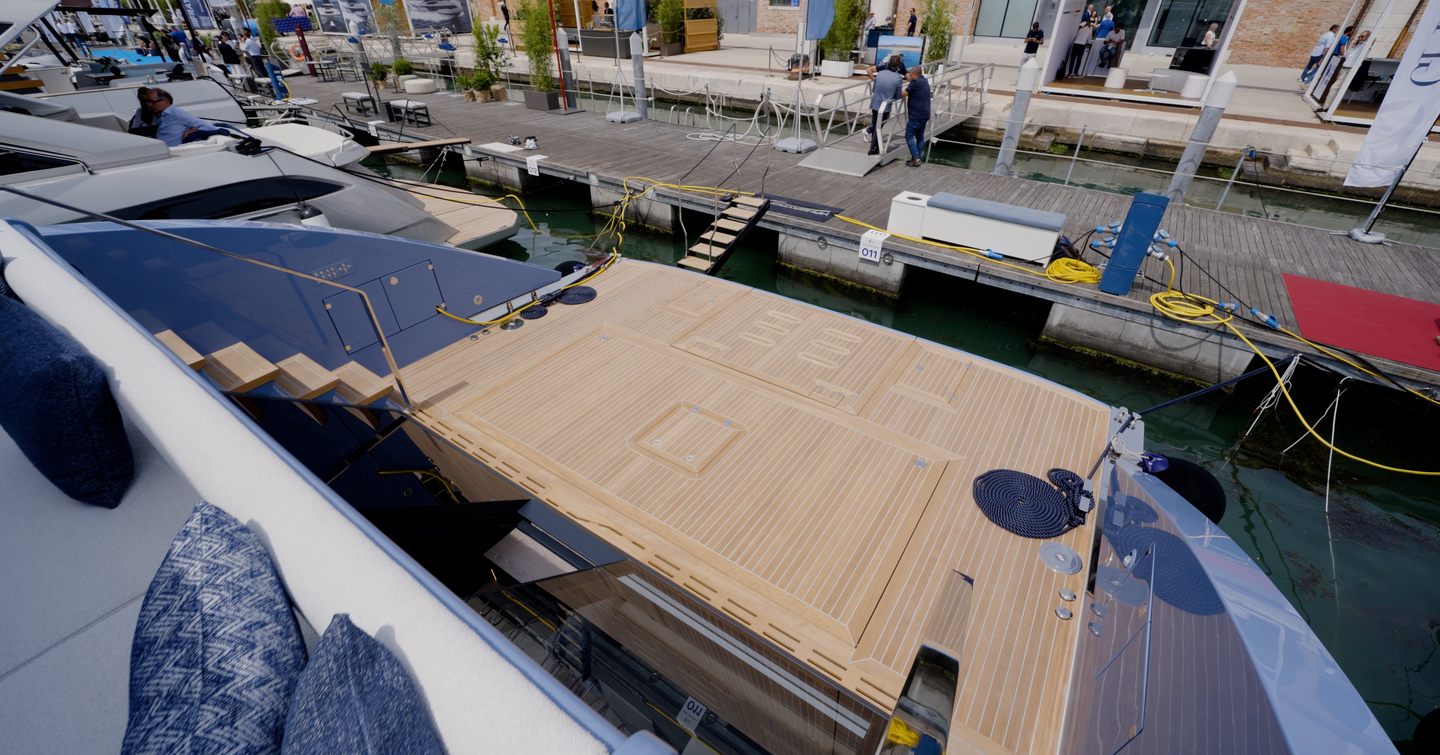 Manda S07 Berlinetta aft deck terrace layout showing large open stern platform and teak decking