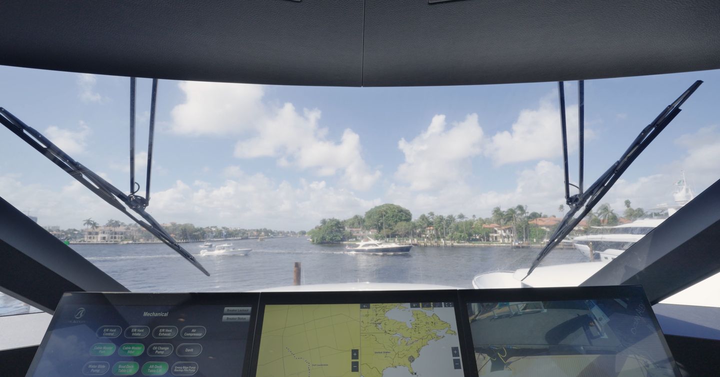 Ocean-Alexander-28L-Review-helm-station-view