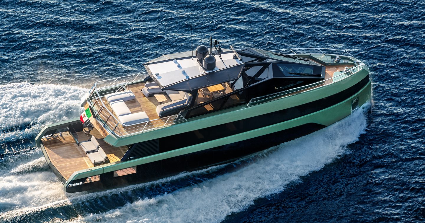 wallywhy150 motor yacht under way