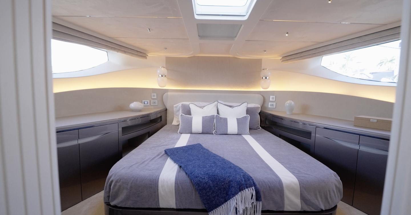 Forward VIP cabin aboard the Galeon 620 Fly with double berth, skylight and hull-side glazing.