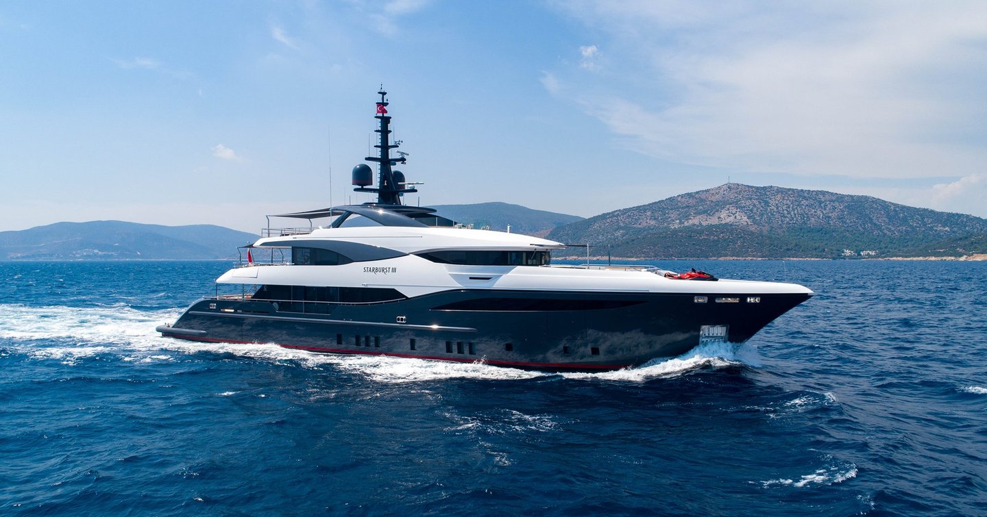 Superyacht Starburst III under way 