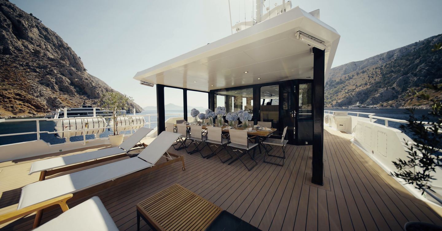 Damen-YS-53-Review-bridge-deck-dining