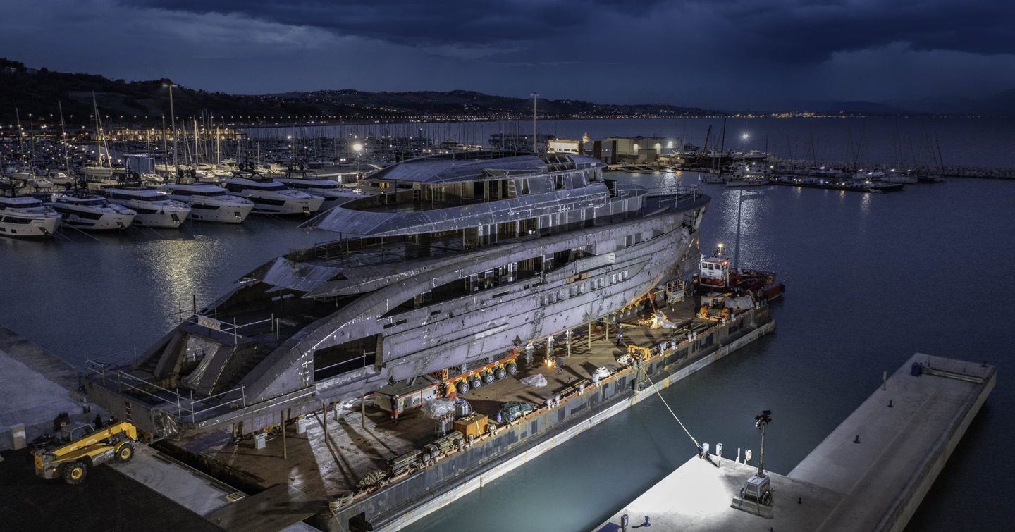 Superyacht Amor à Vida in Ancona under construction in the evening