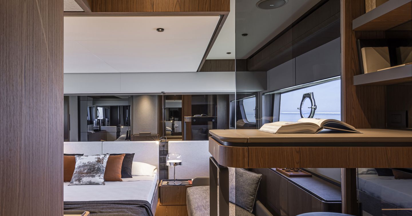 ferretti-580-owners-cabin