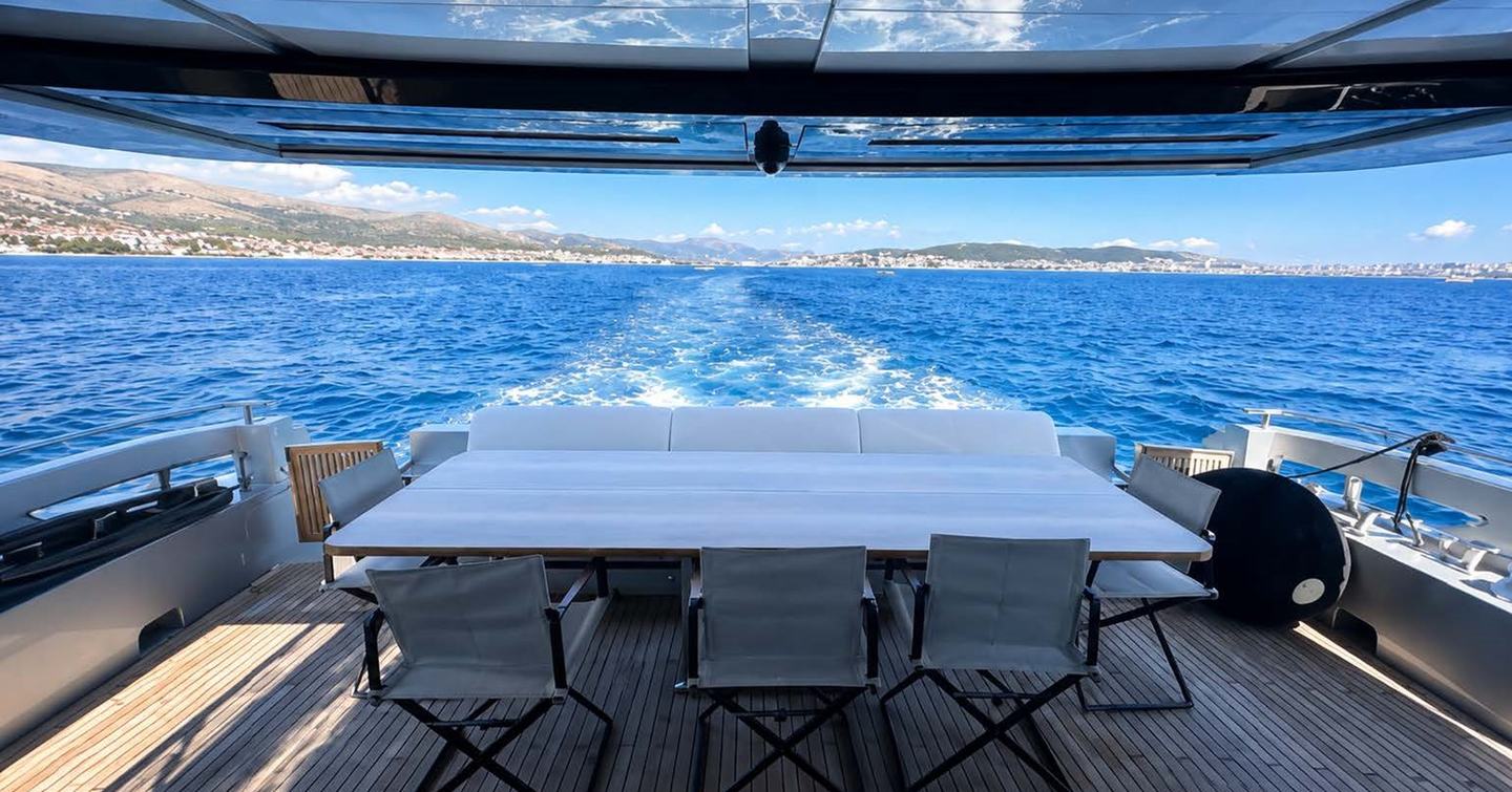 Riva motor yacht No Stress 888 aft deck dining area 