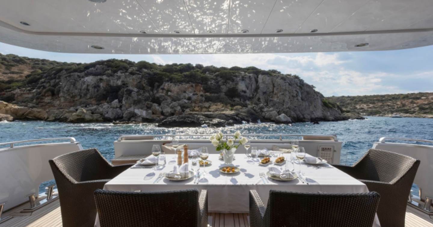 Motor Yacht Tropicana aft dining table 