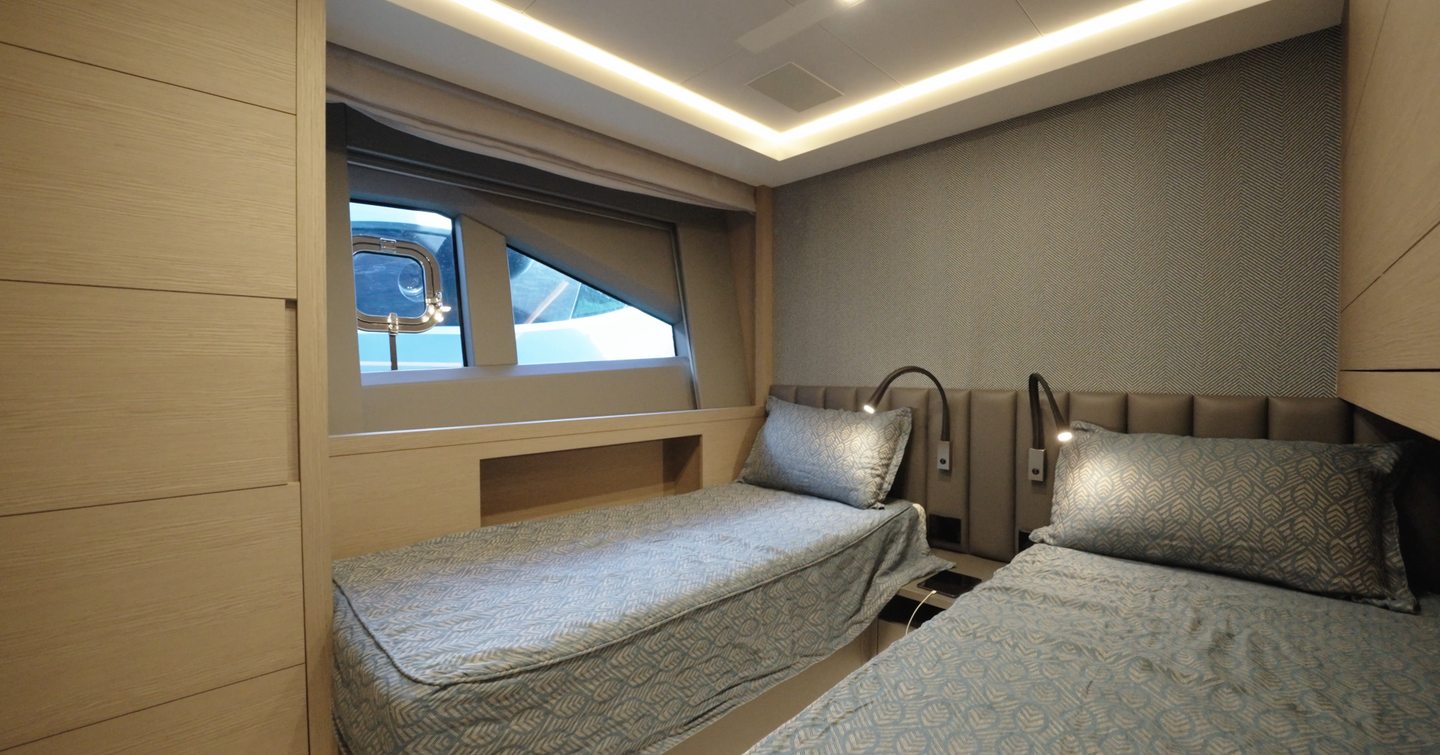 AB-100-Review-twin-cabin