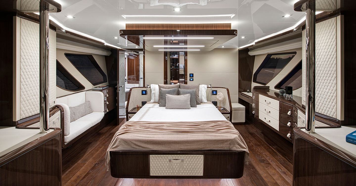 Lazzara-LSX67-Review-owner-cabin