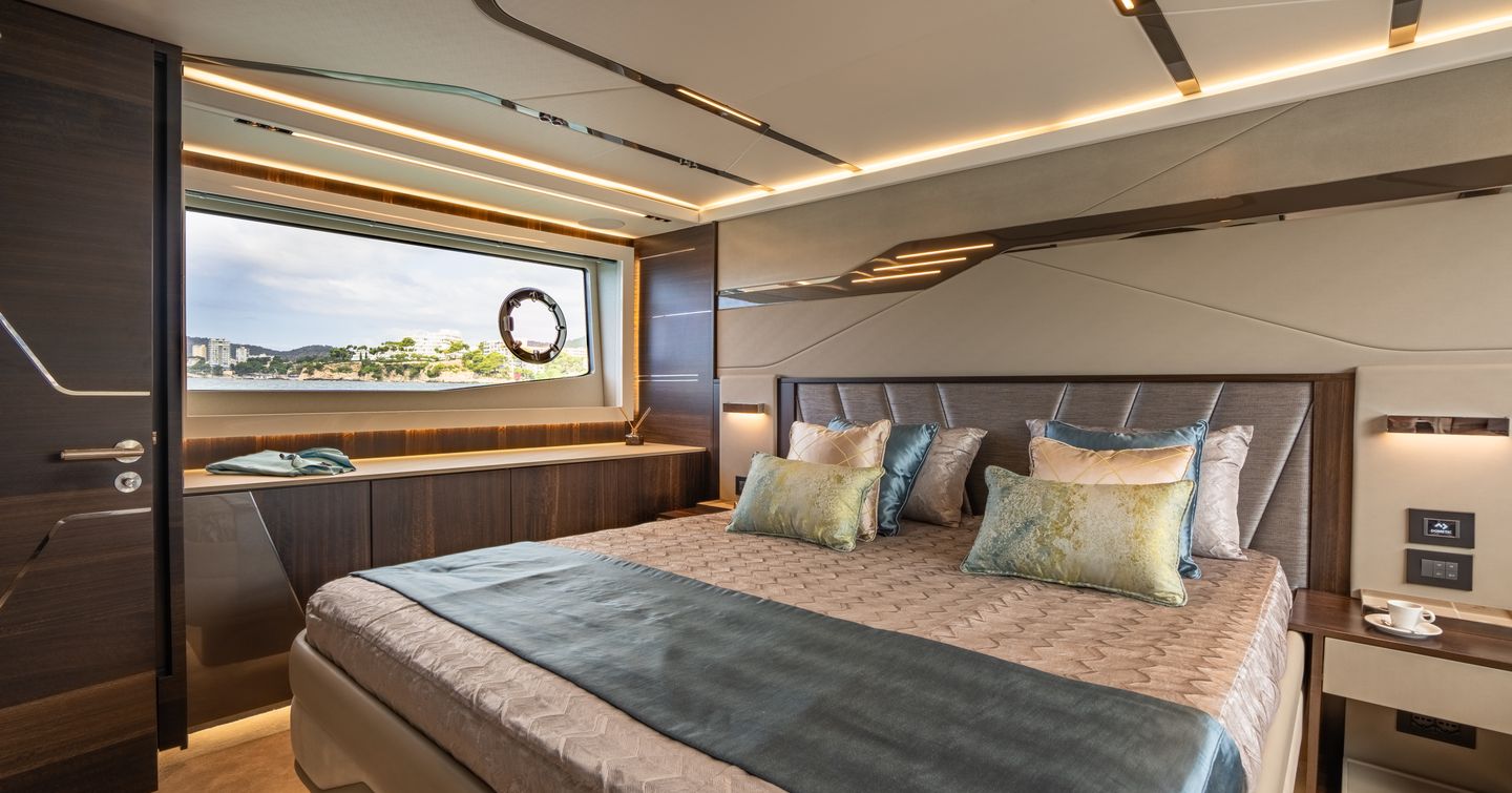 Sunseeker 65 Sports Yacht cabins