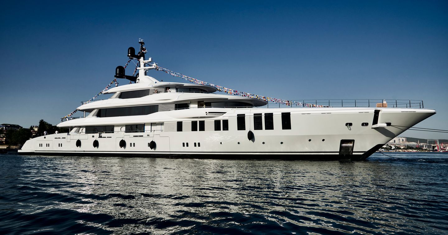 Superyacht ROE on water