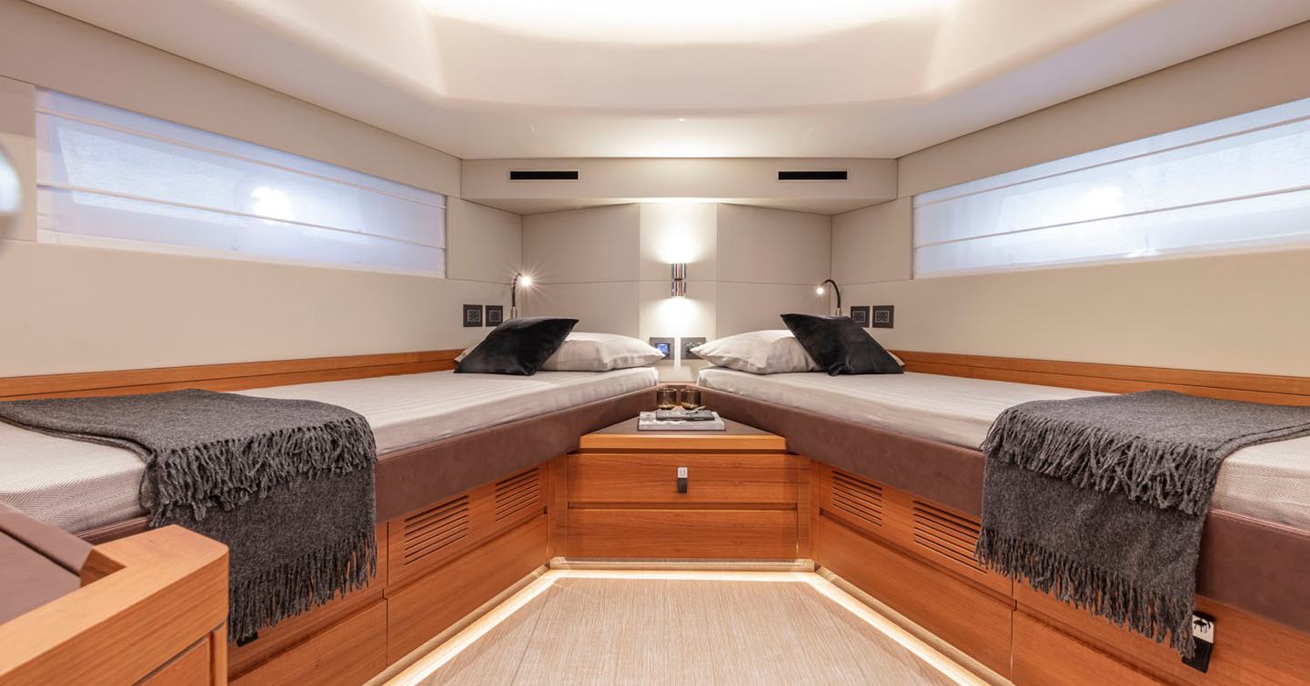 Pardo-E60-twin-VIP-cabin