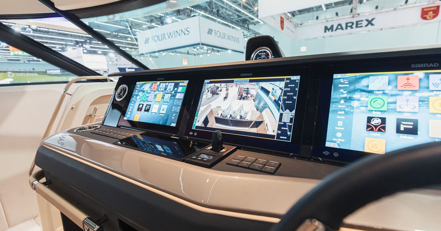 Saxdor-460-GTC-Review-Simrad-glass-helm-with-triple-Simrad-displays