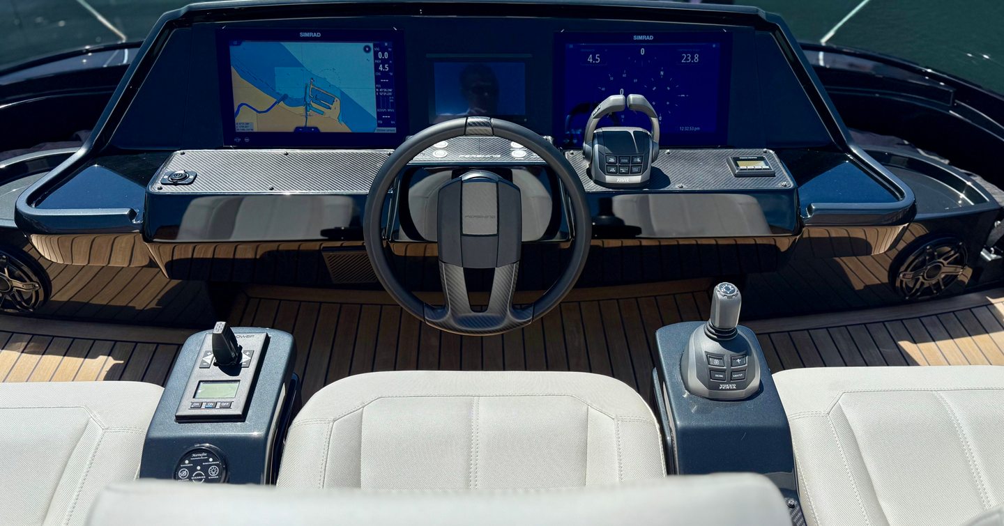 Pershing-GTX70-Review-flybridge-helm