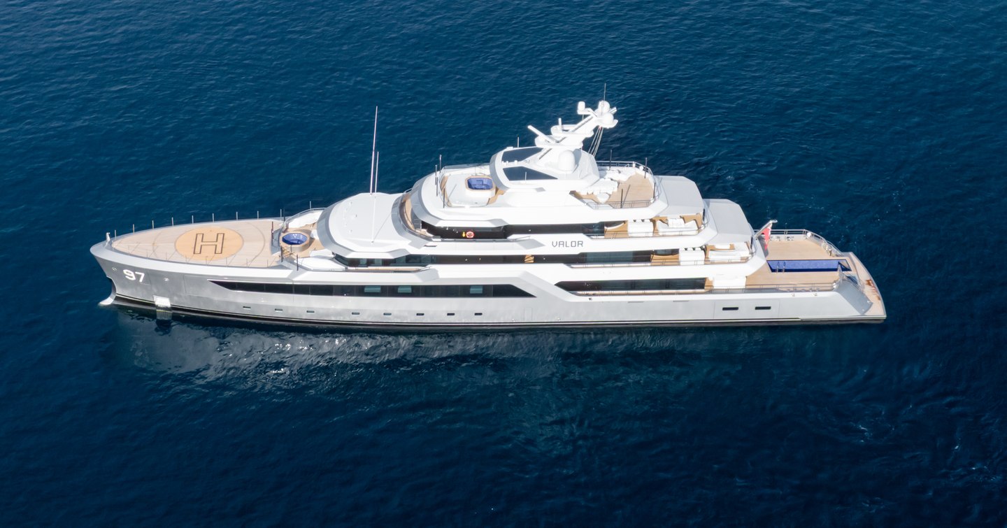superyacht Valor at anchor side profile