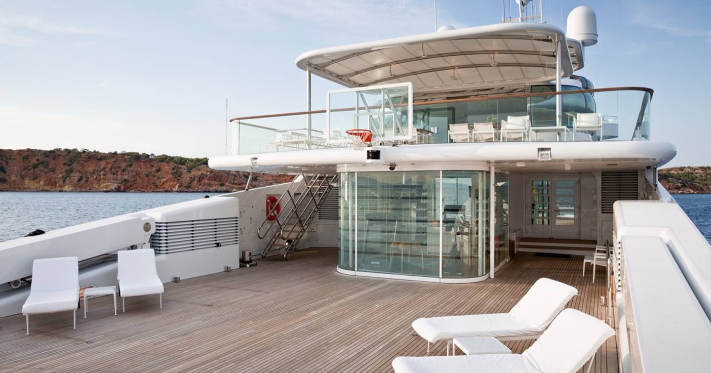 Blohm+Voss Superyacht Zeus aft deck with white sun loungers 