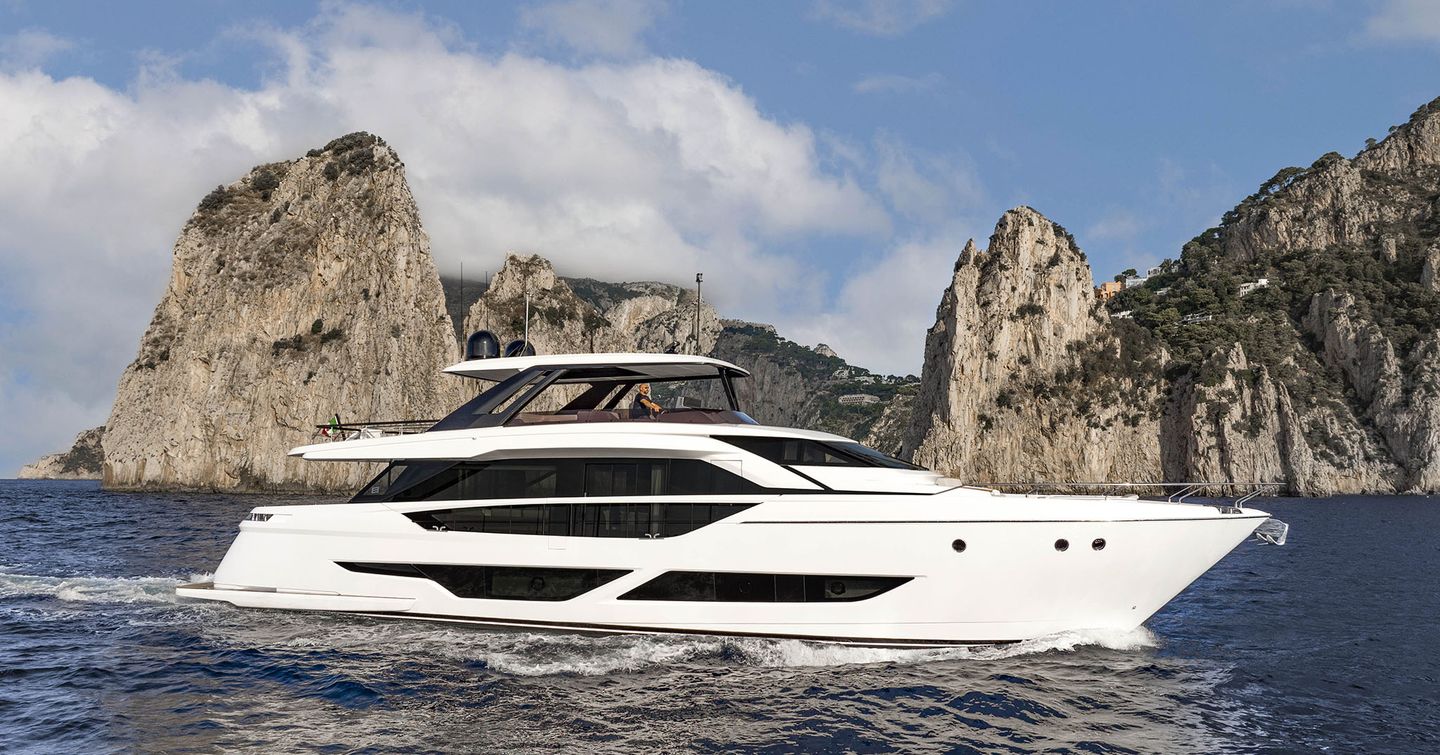 Ferretti Yachts 860