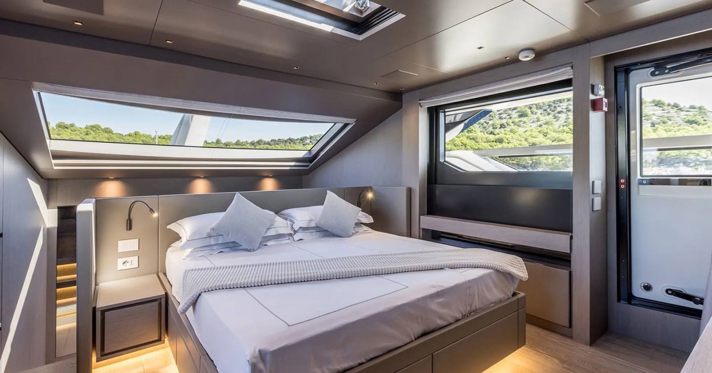 Motor Yacht JICJ master cabin 