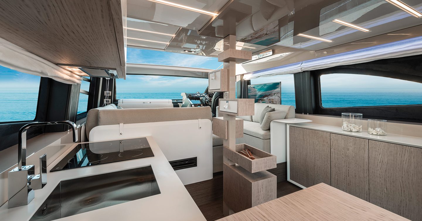 Cranchi E52S Evoluzione galley area