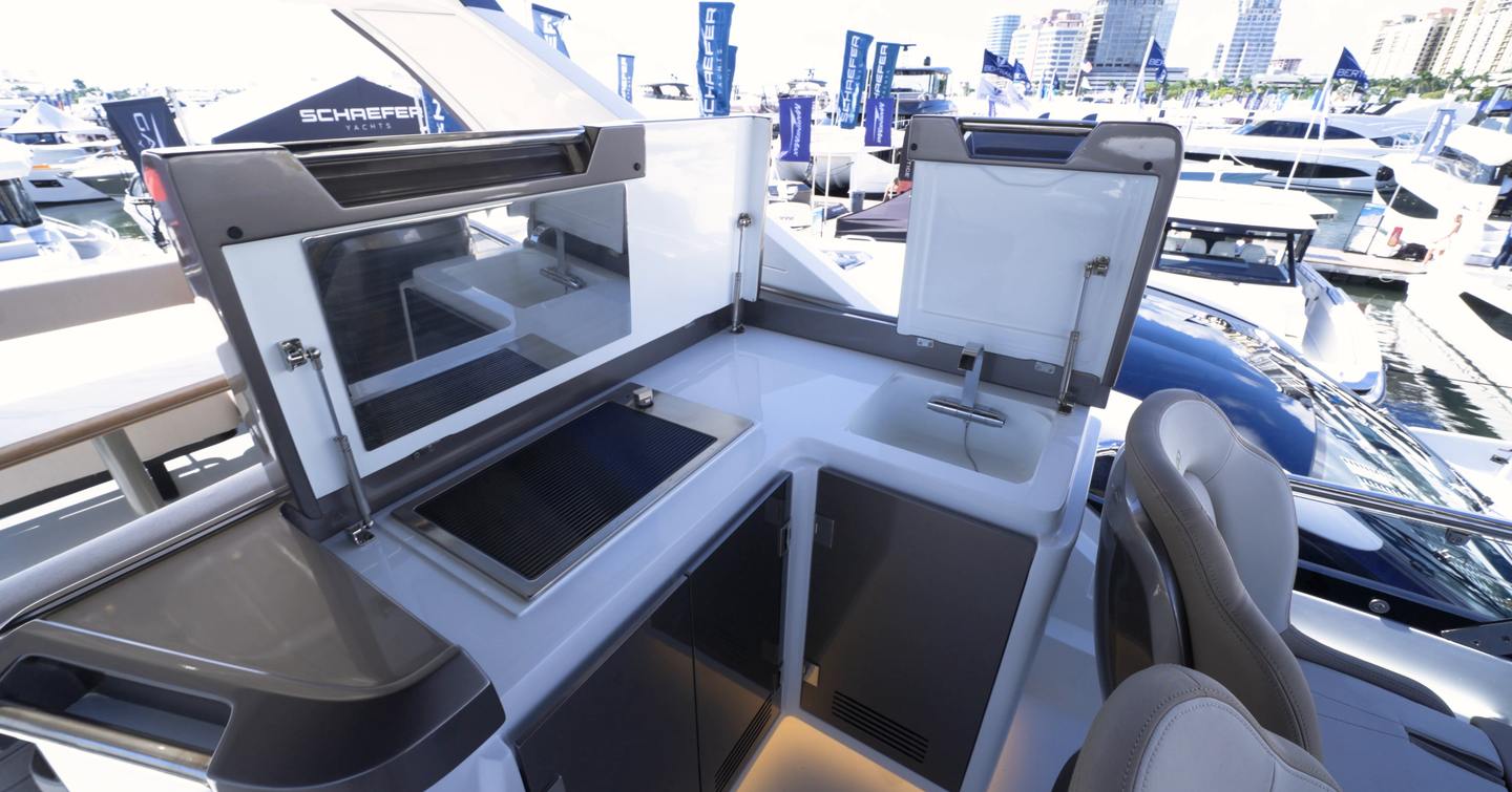 Galeon 520 Fly flybridge wet bar with grill, sink and storage unit