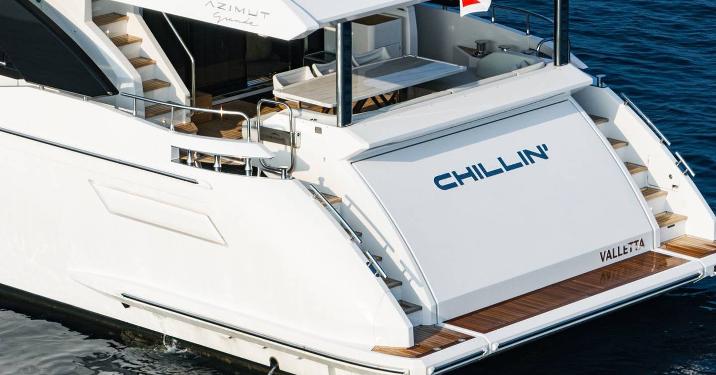 Motor yacht Chillin' hydraulic stern