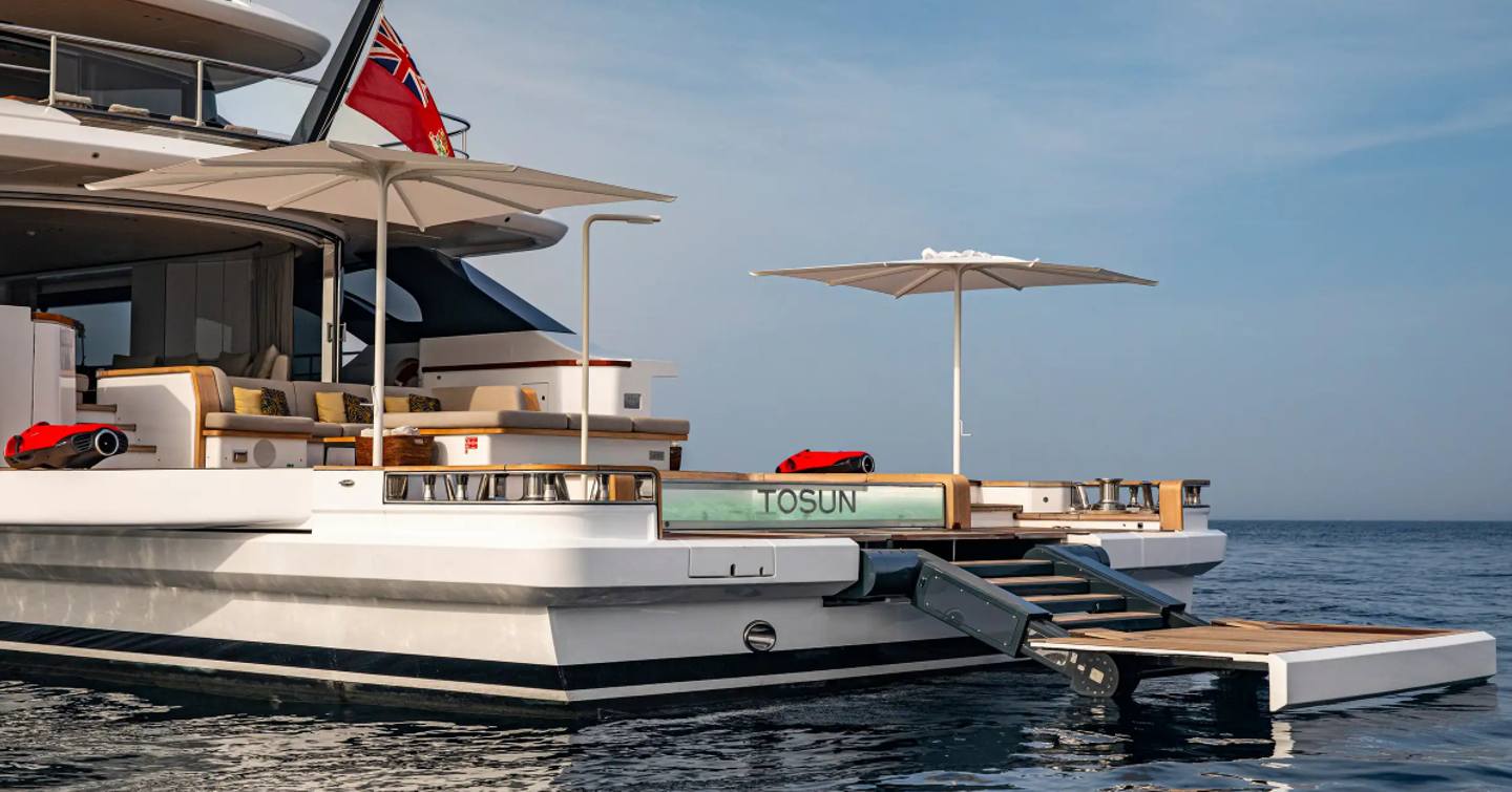 Superyacht Tosun oasis deck with beach club and infinity pool