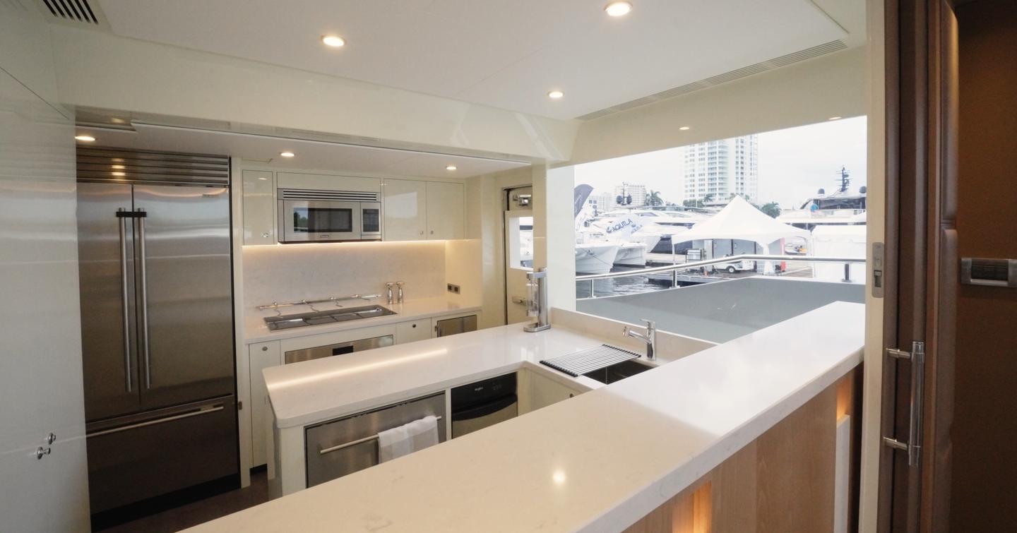 Ocean-Alexander-28L-Review-galley