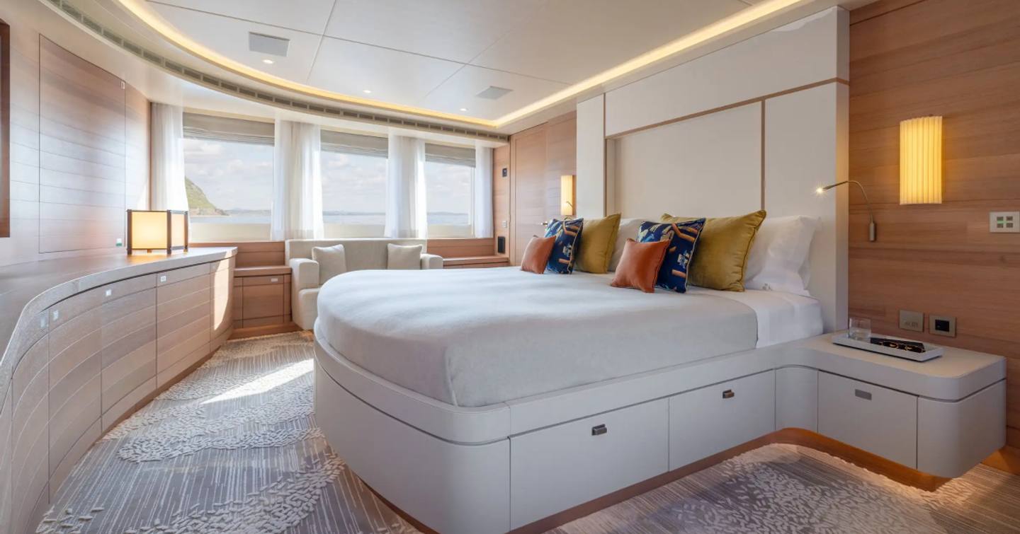 Superyacht Bijin master cabin