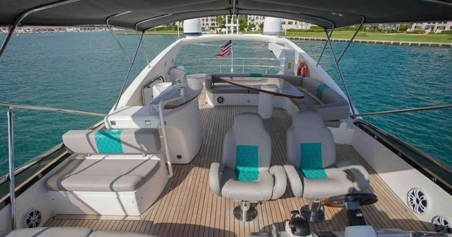 Fins Up flybridge with seating area