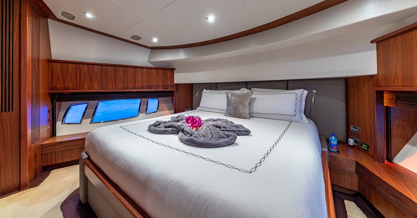 Superyacht Emrys master cabin 