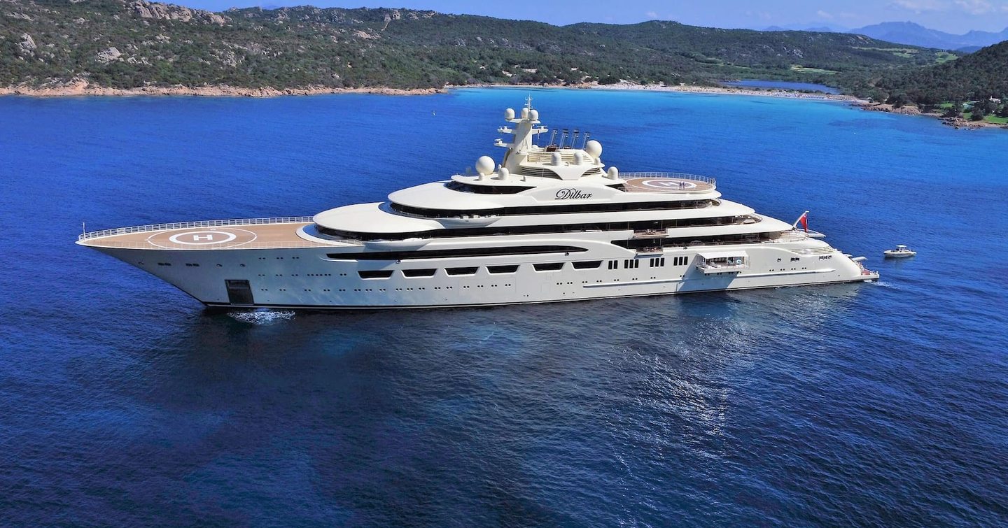 Superyacht Dilbar under way 