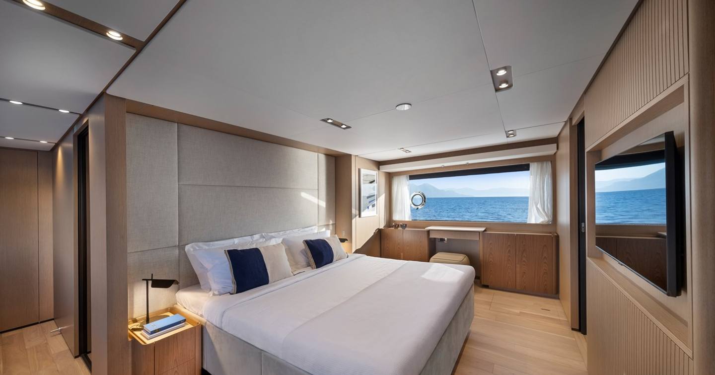 Motor Yacht Spica's owner's room