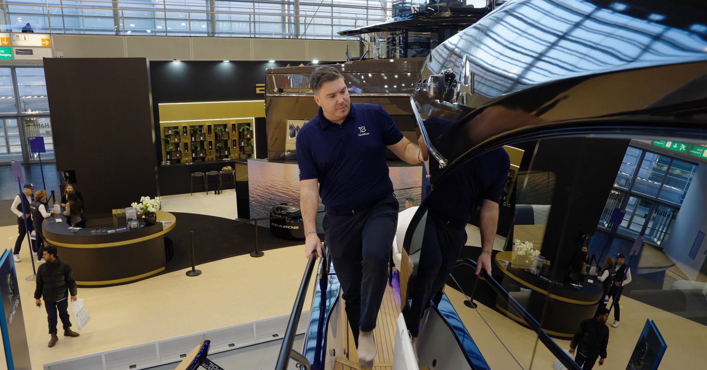 The side decks have good grab rails and are easy to negotiate 