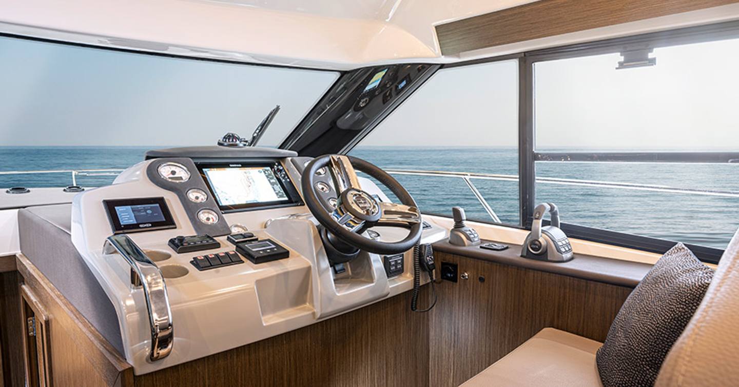 Bavaria-Virtess-420-Fly-lower-helm