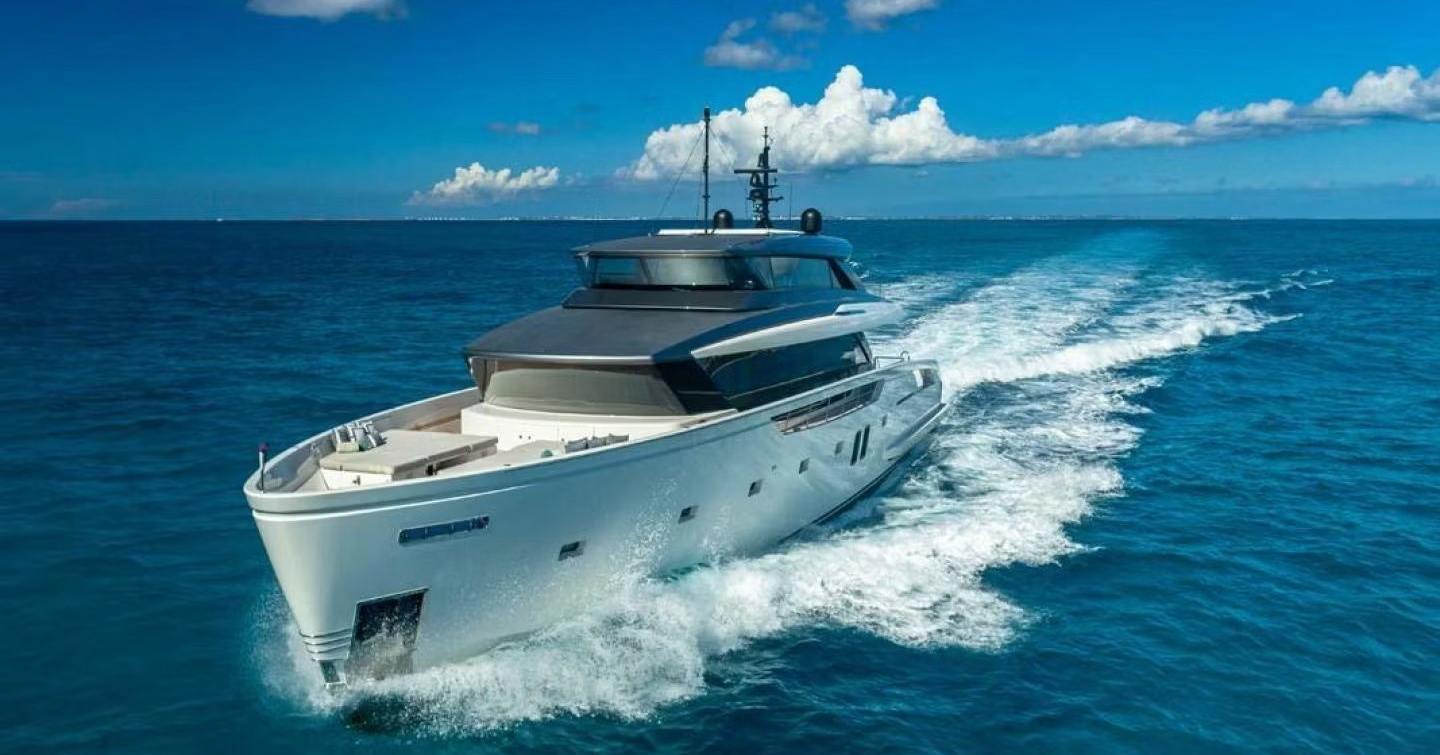 Sanlorenzo motor yacht Another One underway bow view 