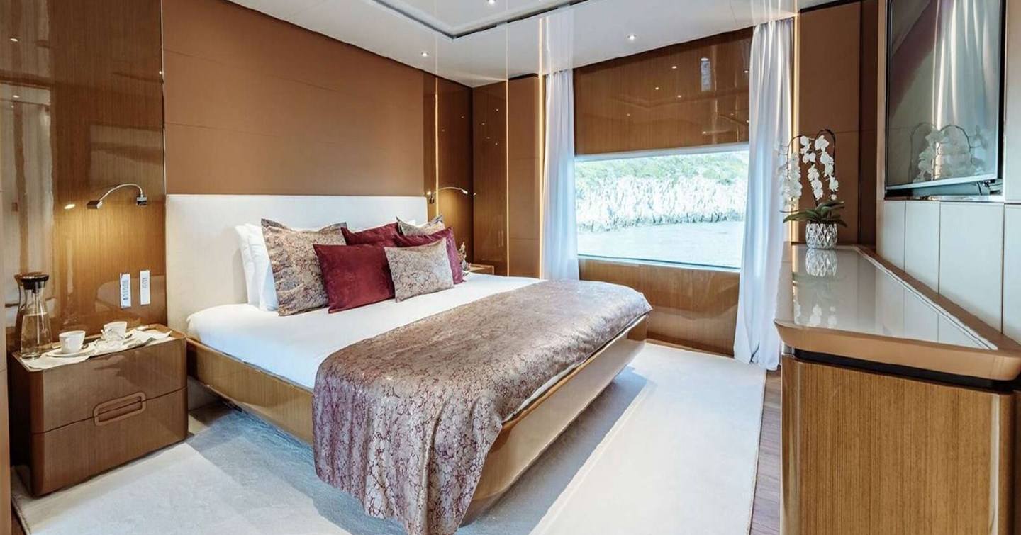 Superyacht Erolia master cabin