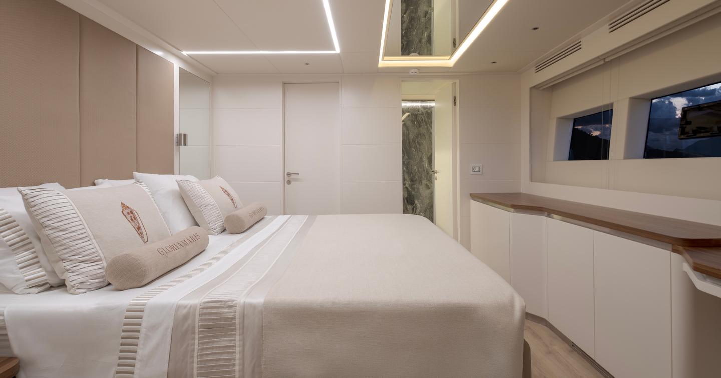 Catamaran GloriaMaris master cabin