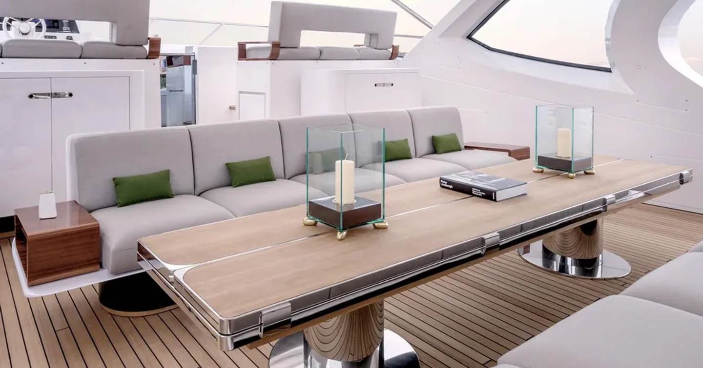 Superyacht Dagusha V flybridge with alfresco dining 
