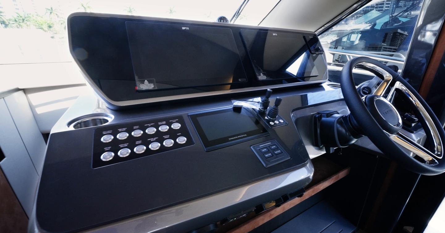 Galeon 520 Fly lower helm with twin Volvo Penta display screens, control switches and modern dashboard layout