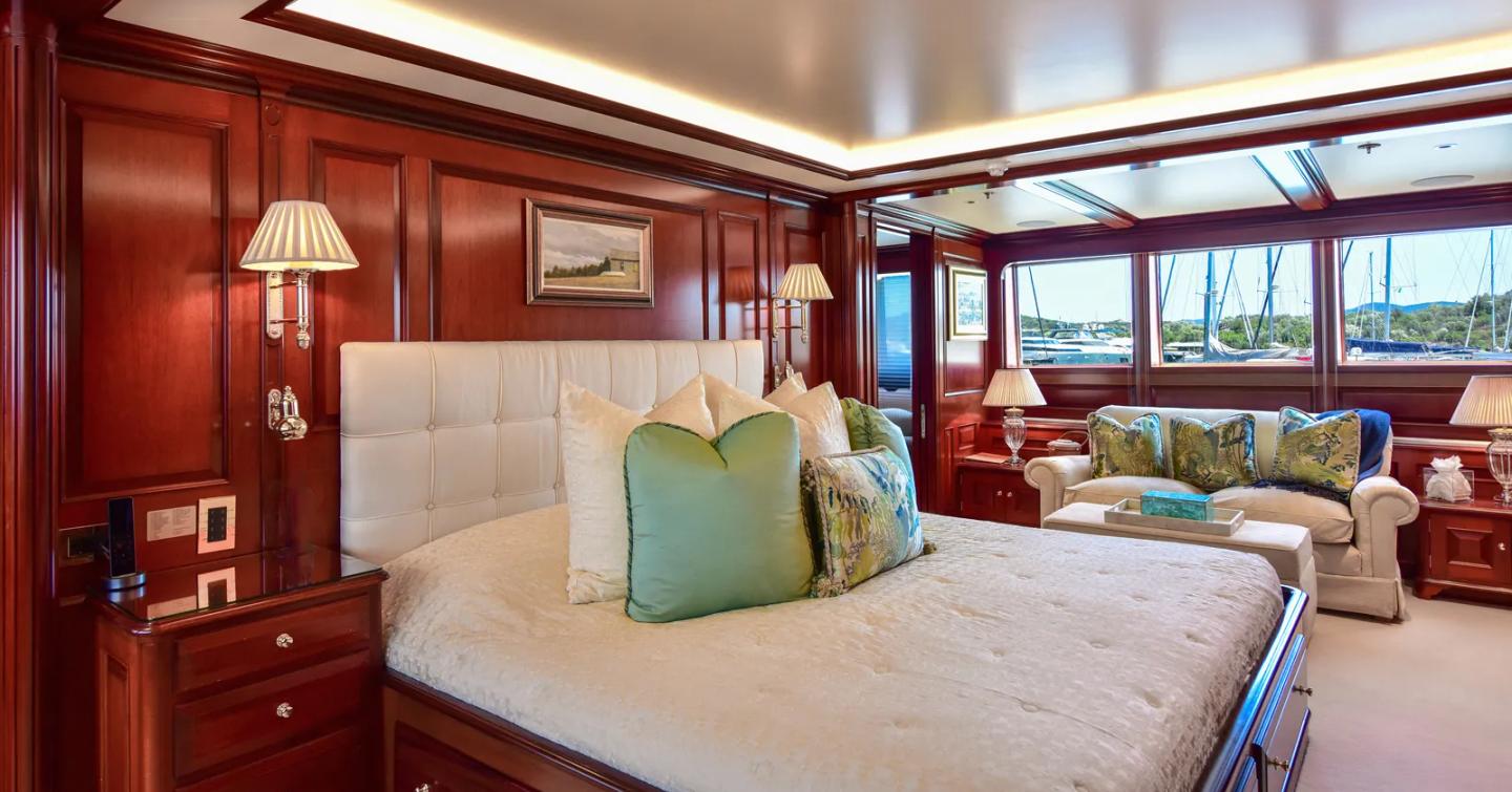 Superyacht Berilda's owners room 